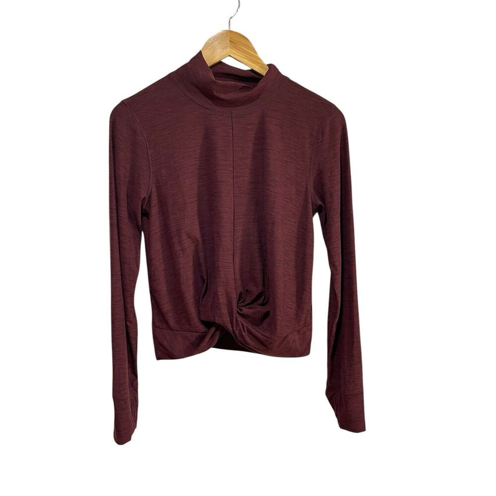 Old Navy Active Long Sleeve Size M Front Tie Cropped Design